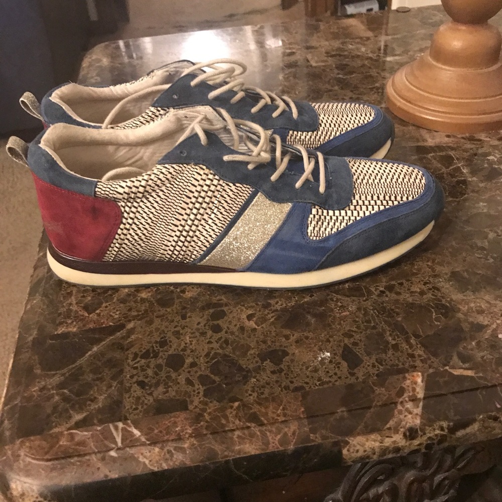 Antonio Melani strung up sneakers worn only twice